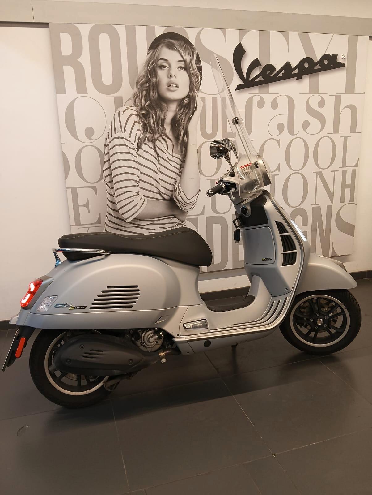 Vespa GTS 300 hpe SUPER TECH
