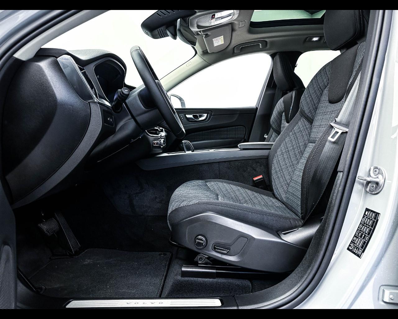 VOLVO XC60 (2017-->) - XC60 T6 Plug-in hybrid AWD automatico Core