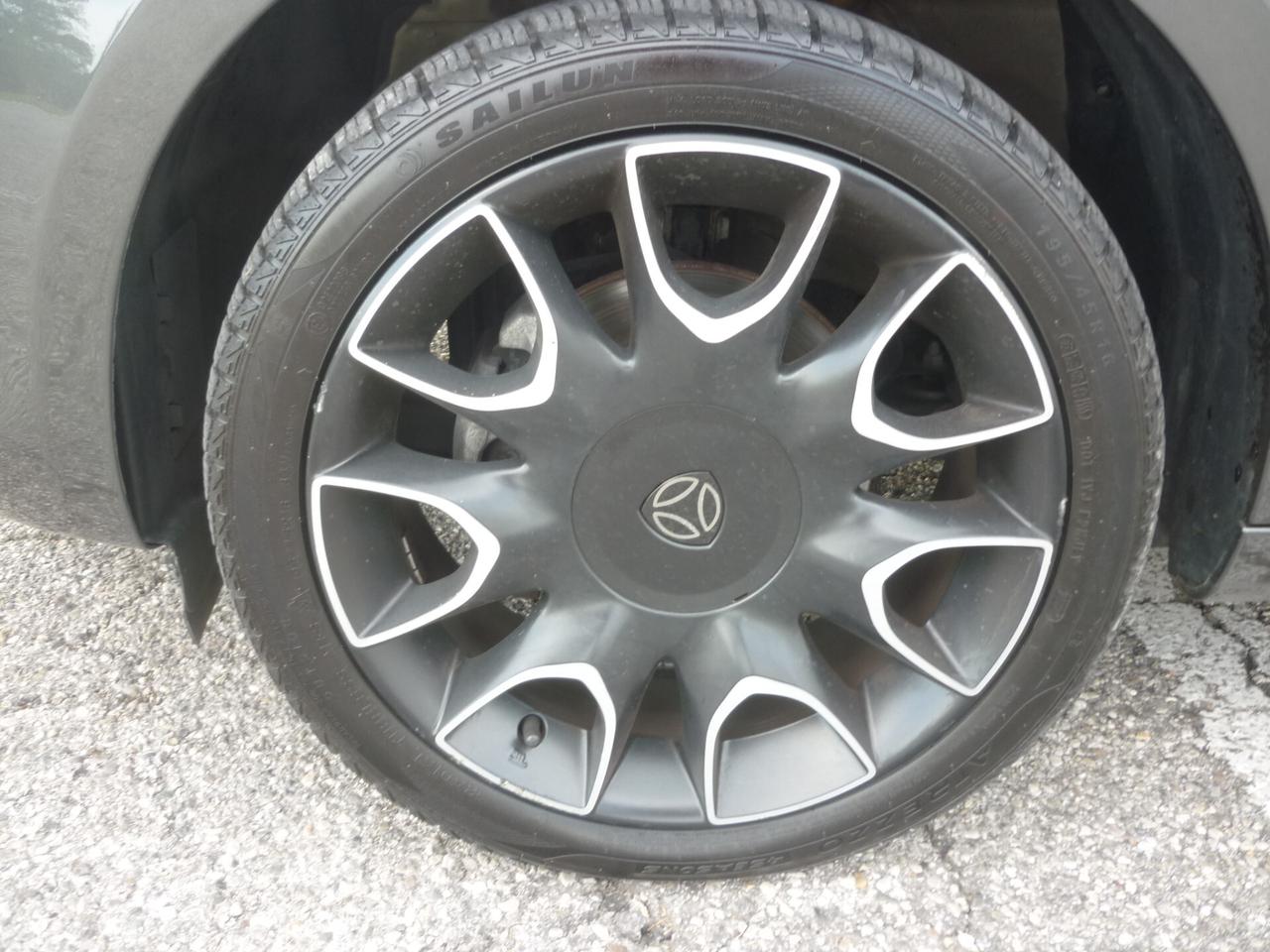 Lancia Ypsilon 1.2 69 CV 5 porte S Momodesign Km 80.000