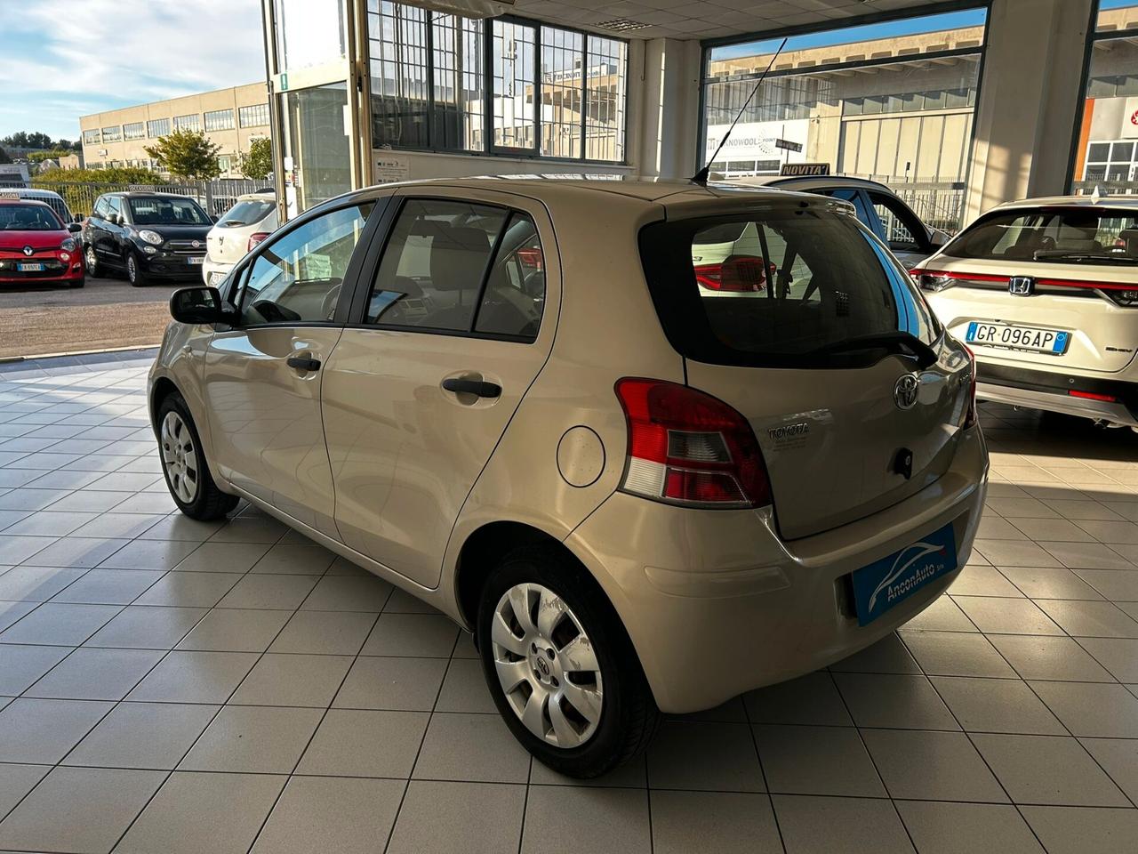 Toyota Yaris 1.0B X NEOPATENTATI 2010