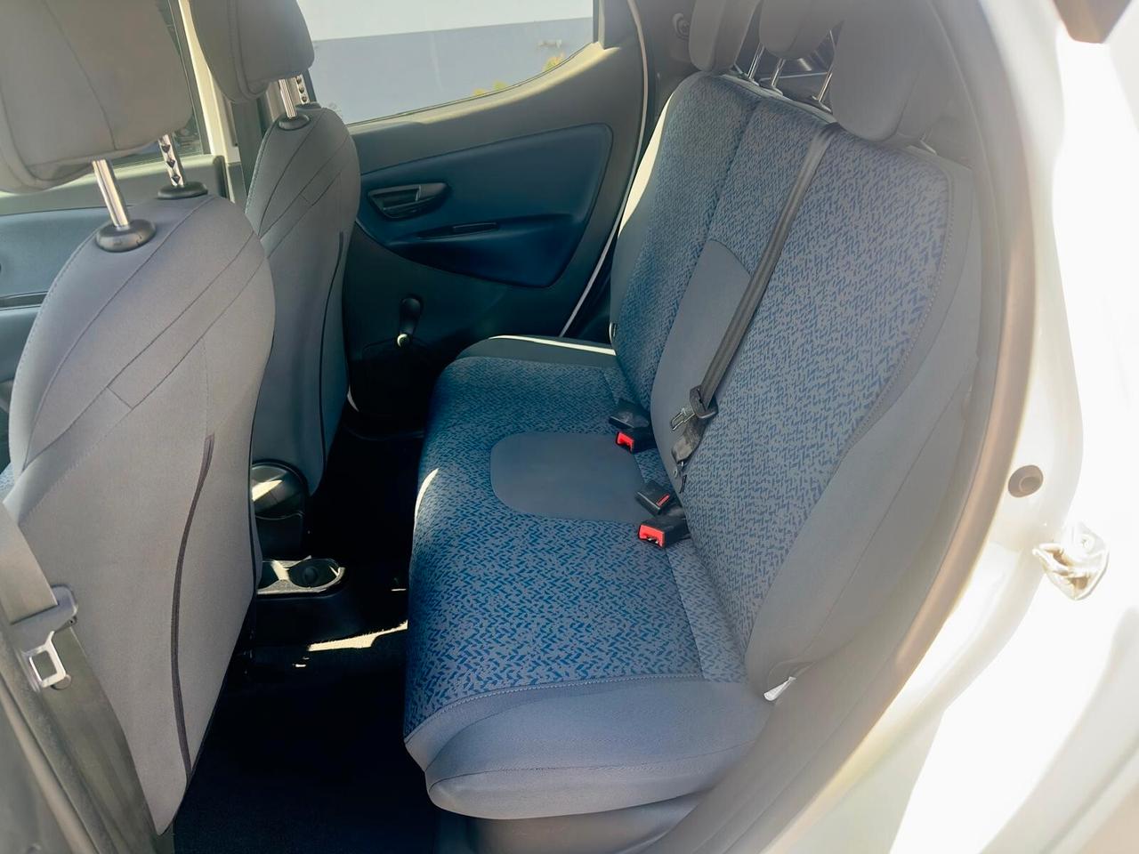 Lancia Ypsilon 1.0 FireFly 5 porte S&S Hybrid Silver PREZZO PROMO