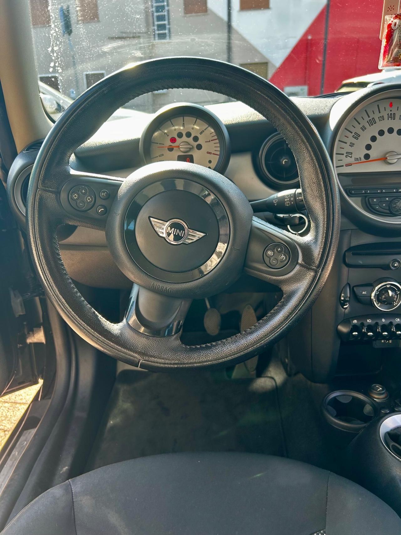Mini 1.6 16V One (55kW)