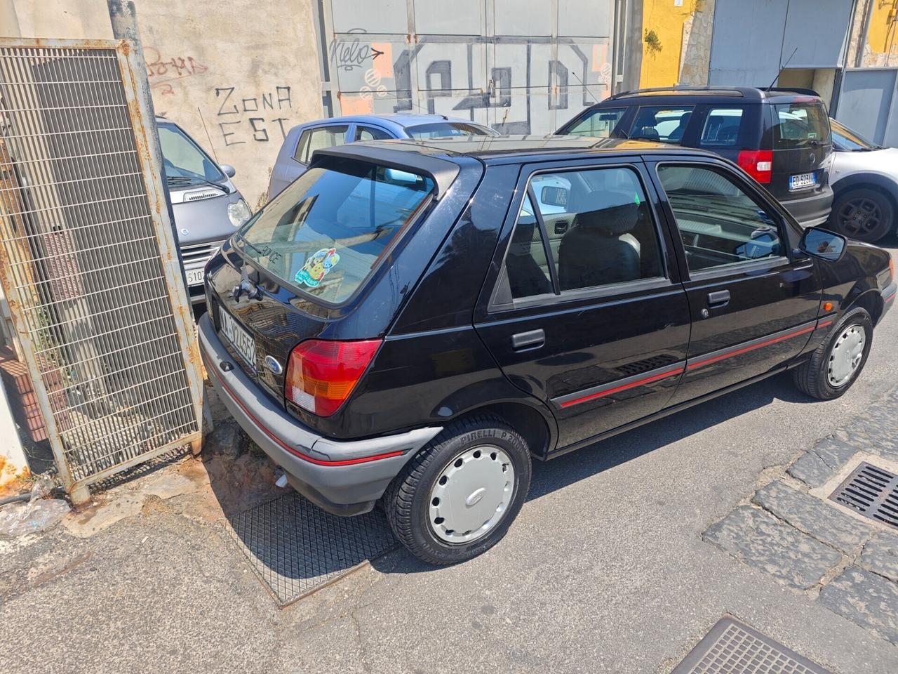 Ford Fiesta 1.1 5 porte Ghia