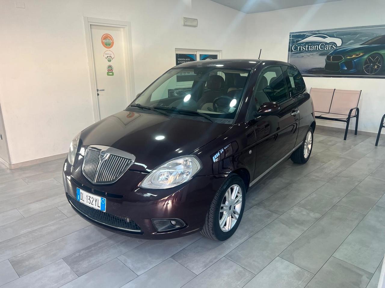 Lancia Ypsilon 1.3 MJT 75 CV Oro