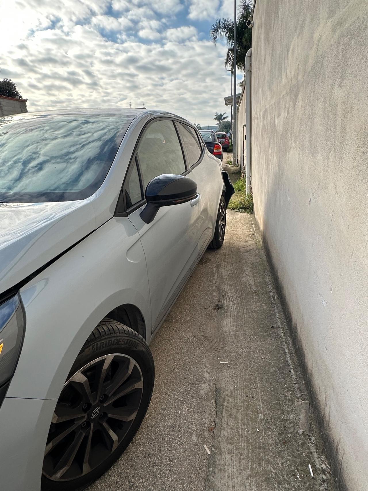 Renault Clio GPL 2024 incidentata sinistrata