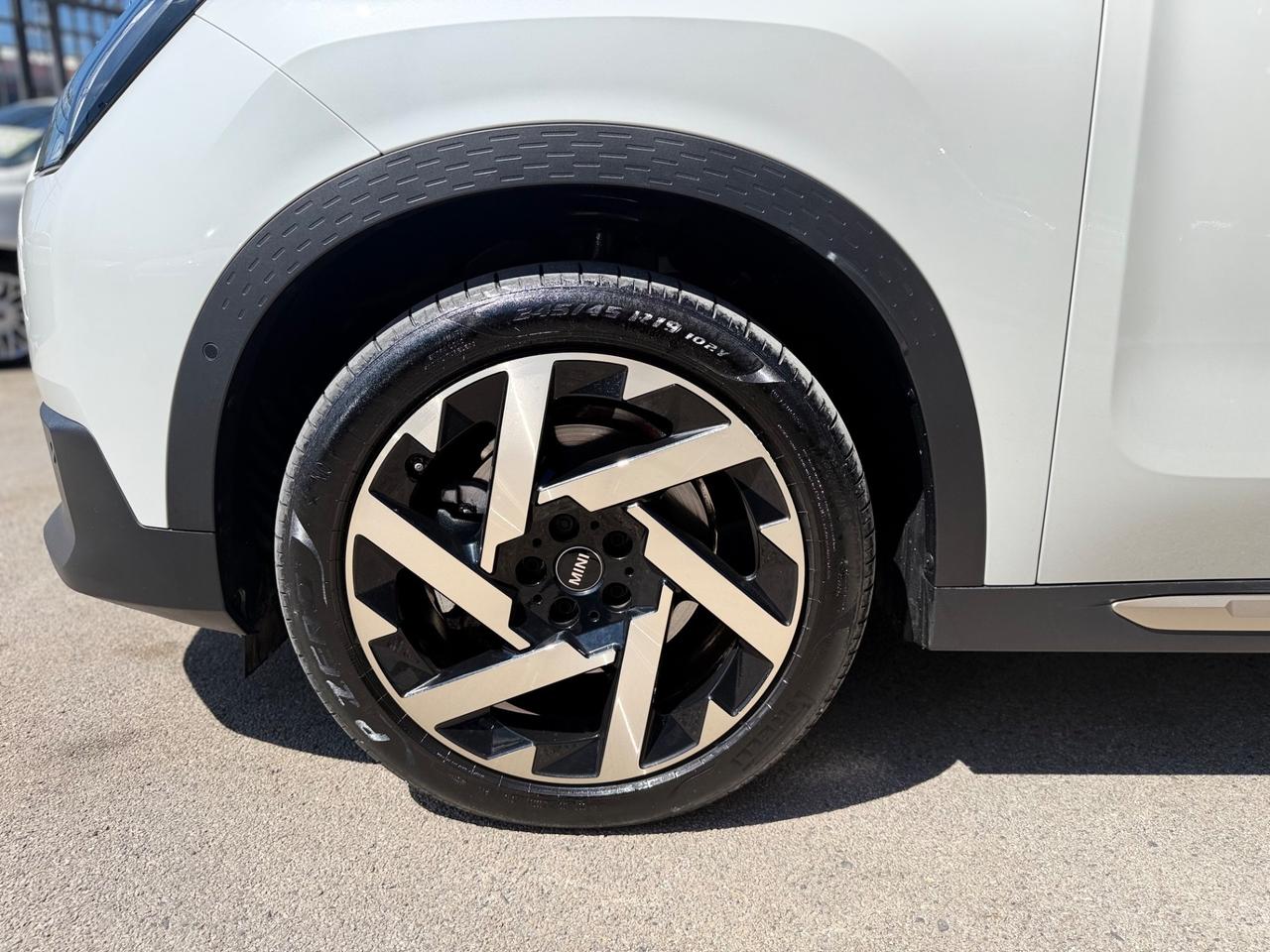 Mini Countryman Favoured 1.5 benzina/hybrida COME NUOVA