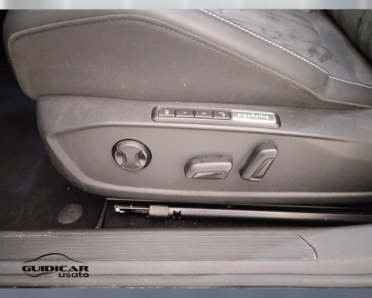 VOLKSWAGEN Golf VIII 2024 - Golf 2.0 tdi Style 150cv dsg