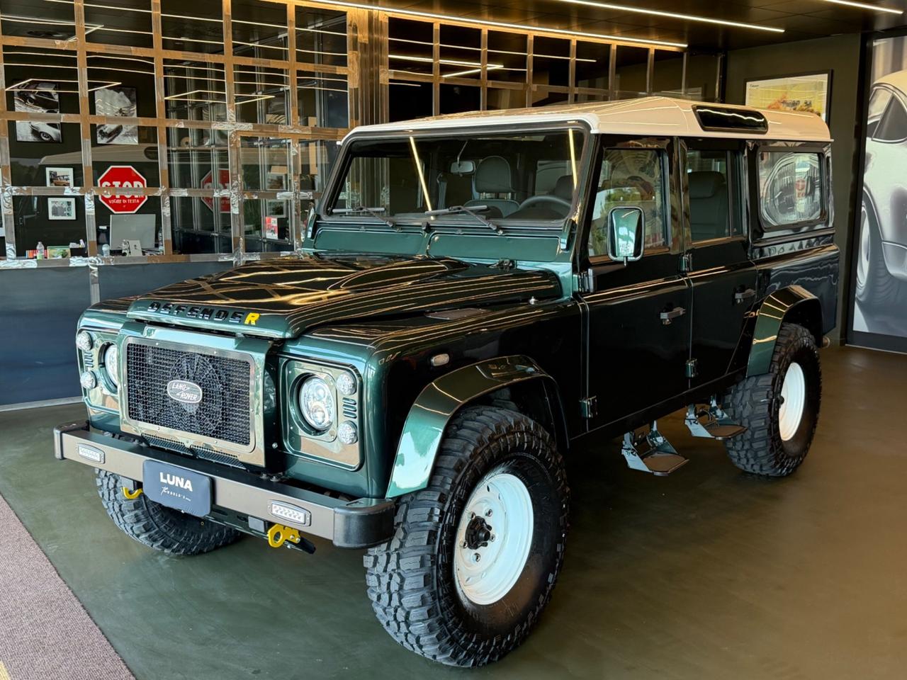 Land Rover Defender 110 2.4 TD4 Station Wagon SE - 7 POSTI -Ricond. "The world's style"