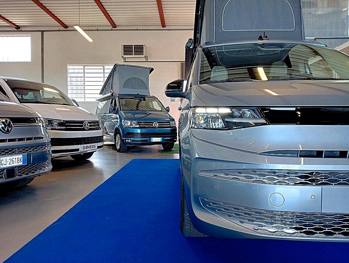 Volkswagen T7 California TOUR TDI DSG 5+5 THULE 18" GANCIO AGEVOLABILE LEGGE 104