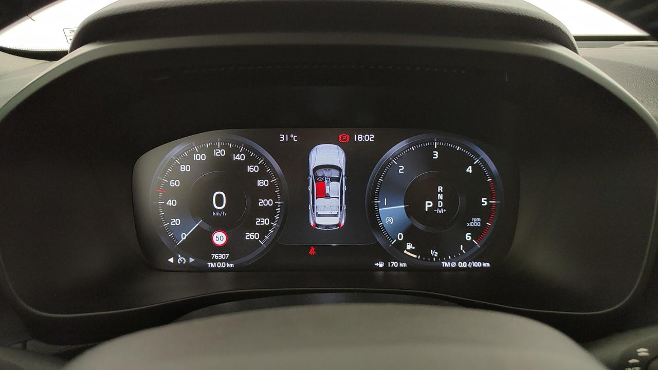 VOLVO XC40 - XC40 2.0 d3 Momentum awd geartronic