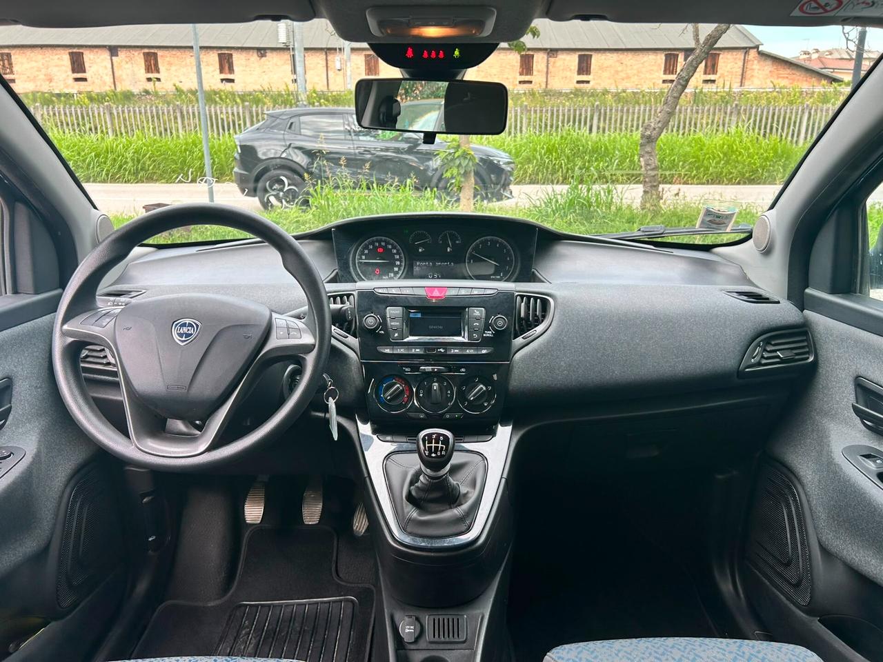 Lancia Ypsilon 1.0 FireFly 5 porte S&S Hybrid Ecochic Silver
