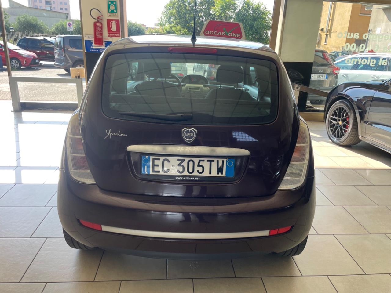 Lancia Ypsilon 1.2 Argento - Neo Patentati -