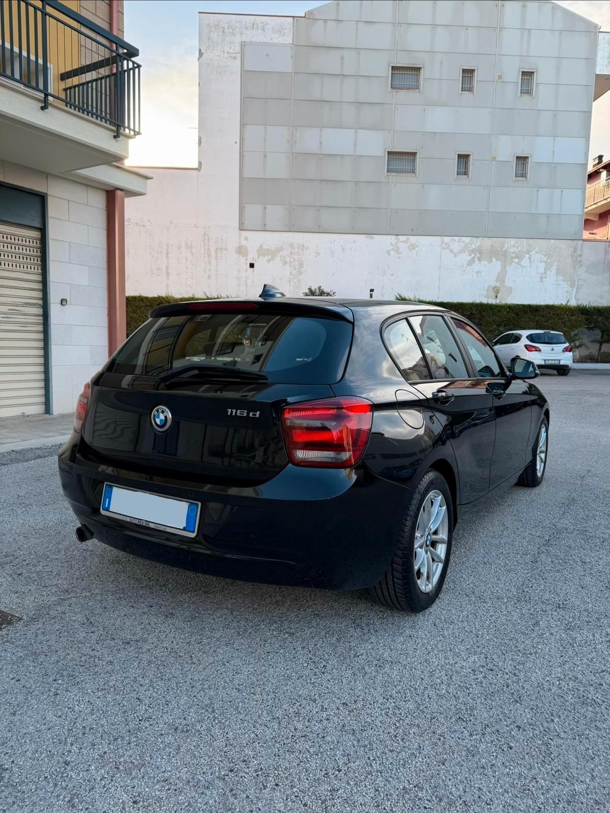 Bmw 116 116d 5p. Urban
