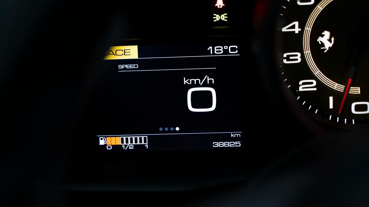 Ferrari 488 GTB 3.9 DCT FULL CARBON CARBOCERAMIC DISPLAY SEDIL