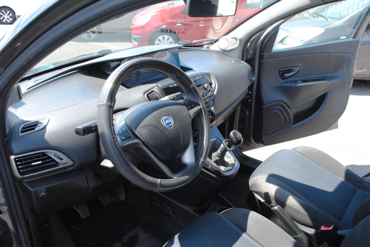 LANCIA YPSILON MOMODESIGN 1.2 69 CV BENZ/GPL