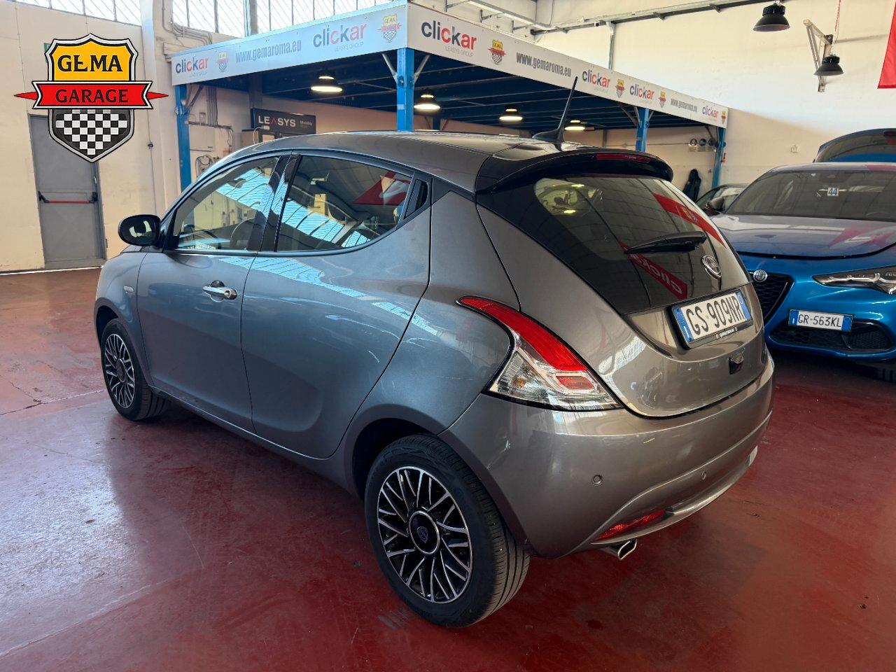 Lancia Ypsilon 1.0 firefly hybrid Platino s&s 70cv