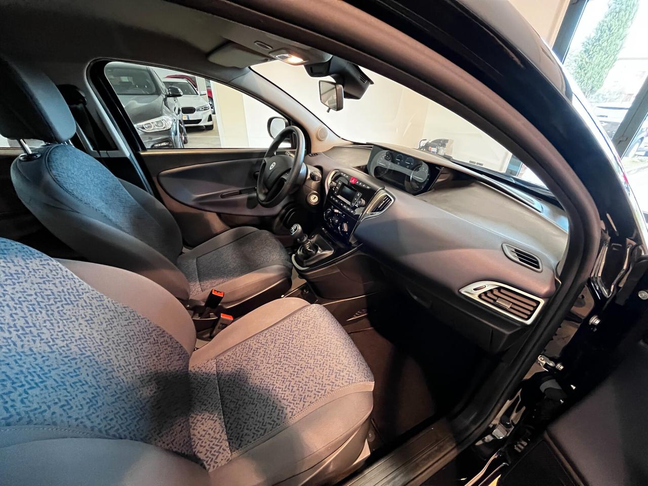 Lancia Ypsilon 1.0 FireFly 5 porte S&S Hybrid Oro