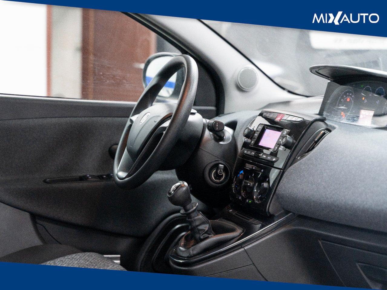 Lancia Ypsilon 1.0 Firefly Hybrid Silver 70CV 5 Porte