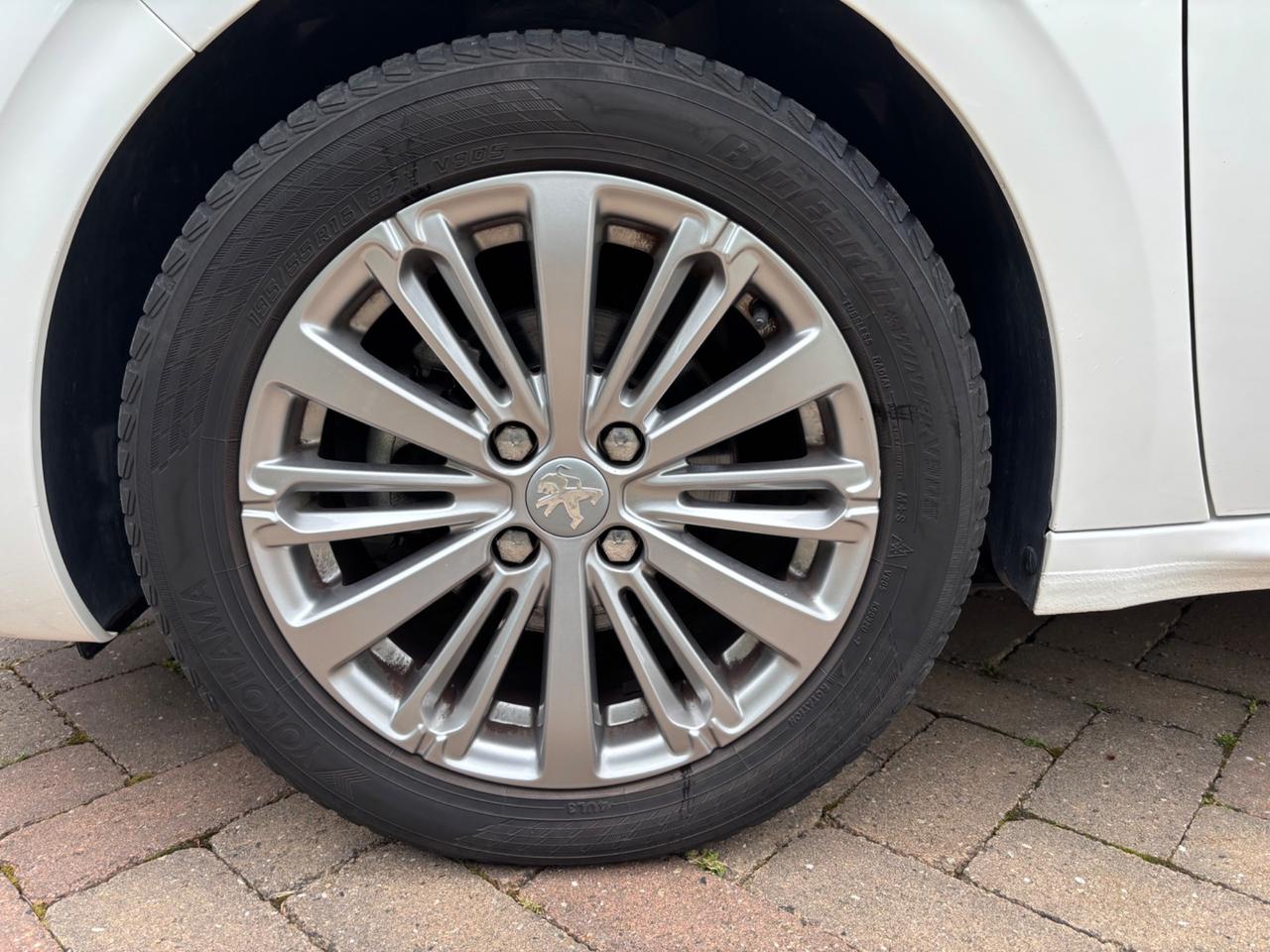 Peugeot 208 BlueHDi 75 5 porte Style OK NEOPATENTATI