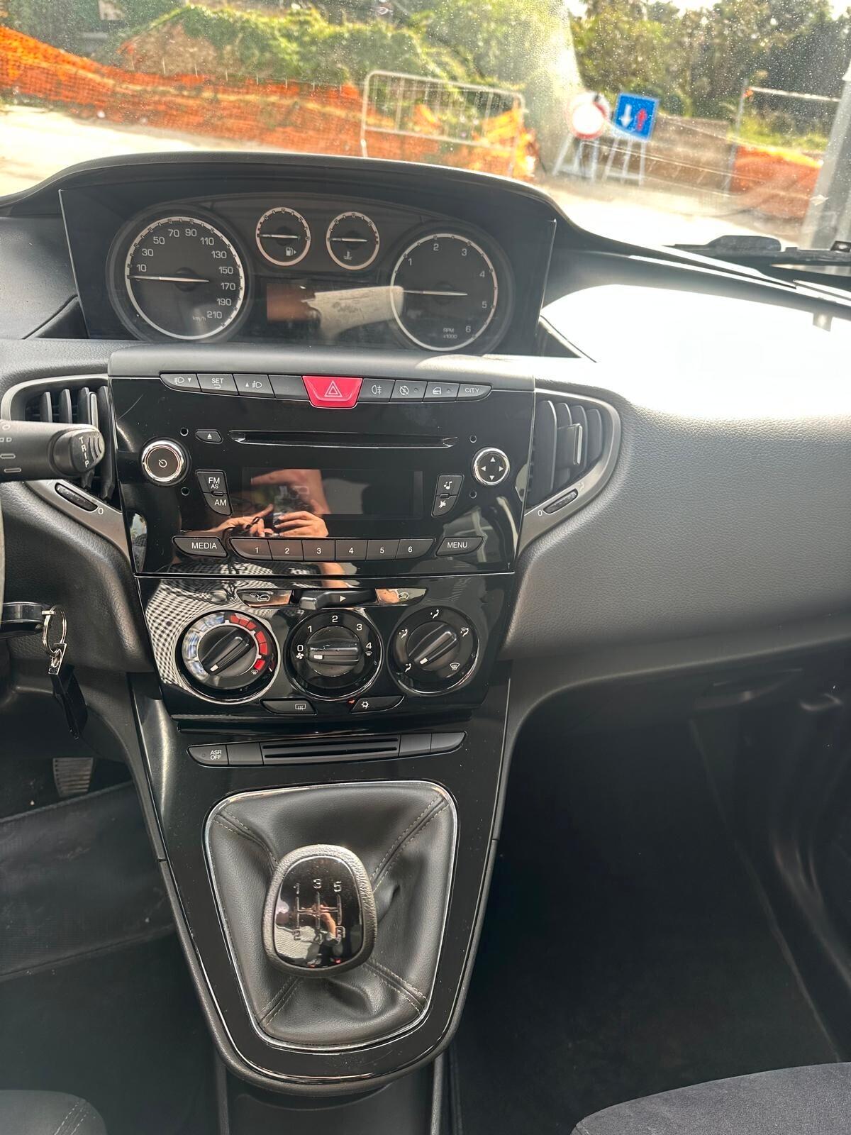 Lancia Ypsilon 1.3 MJT 16V 95 CV 5 porte S&S Silver