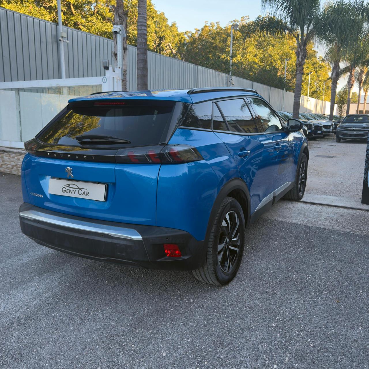 Peugeot 2008 motore elettrico 136 CV Allure Pack