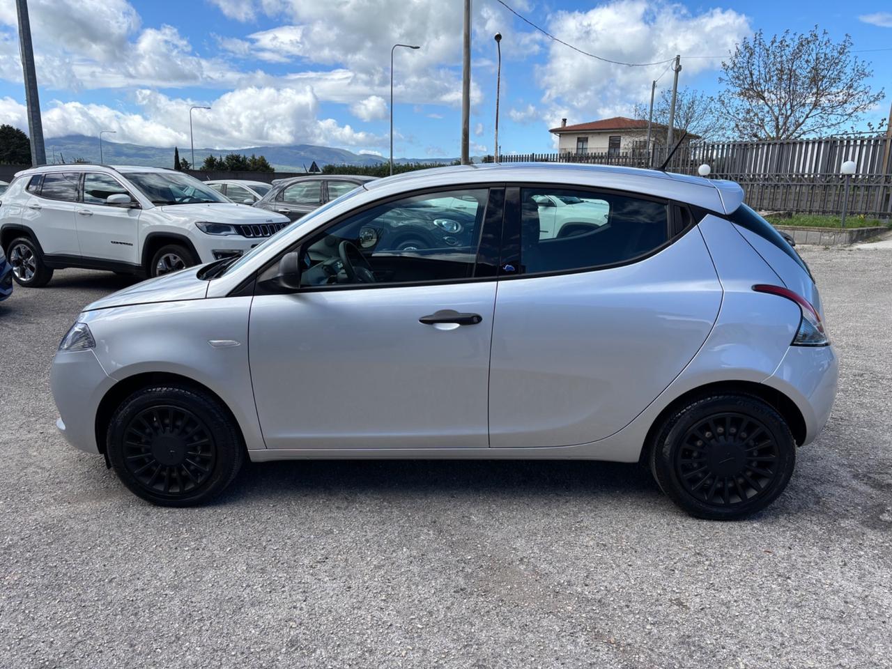 Lancia Ypsilon 1.2 69 CV 5 porte GPL Ecochic Monogram