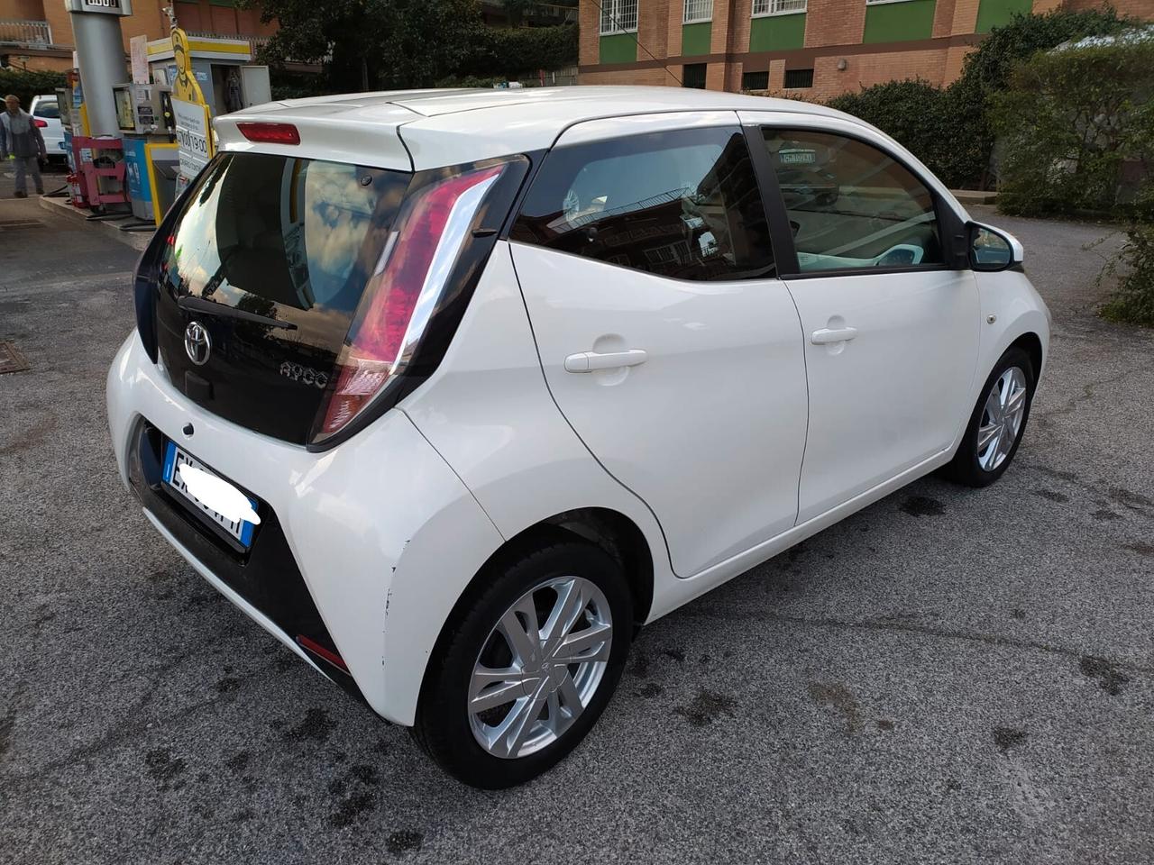 Toyota Aygo 1.0 x-play offerta del mese