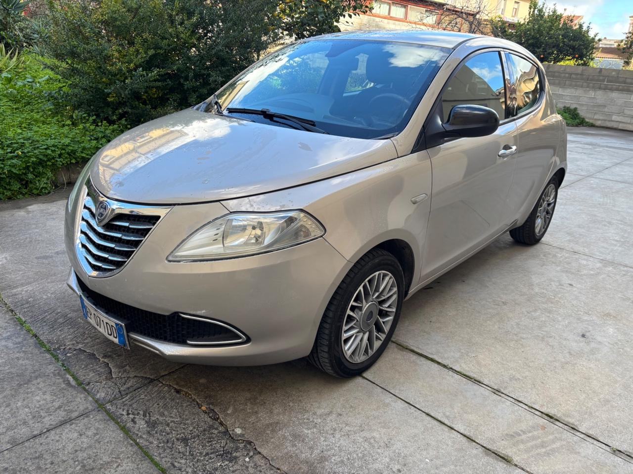 Lancia Ypsilon 1.3 MJT 75 CV Unyca