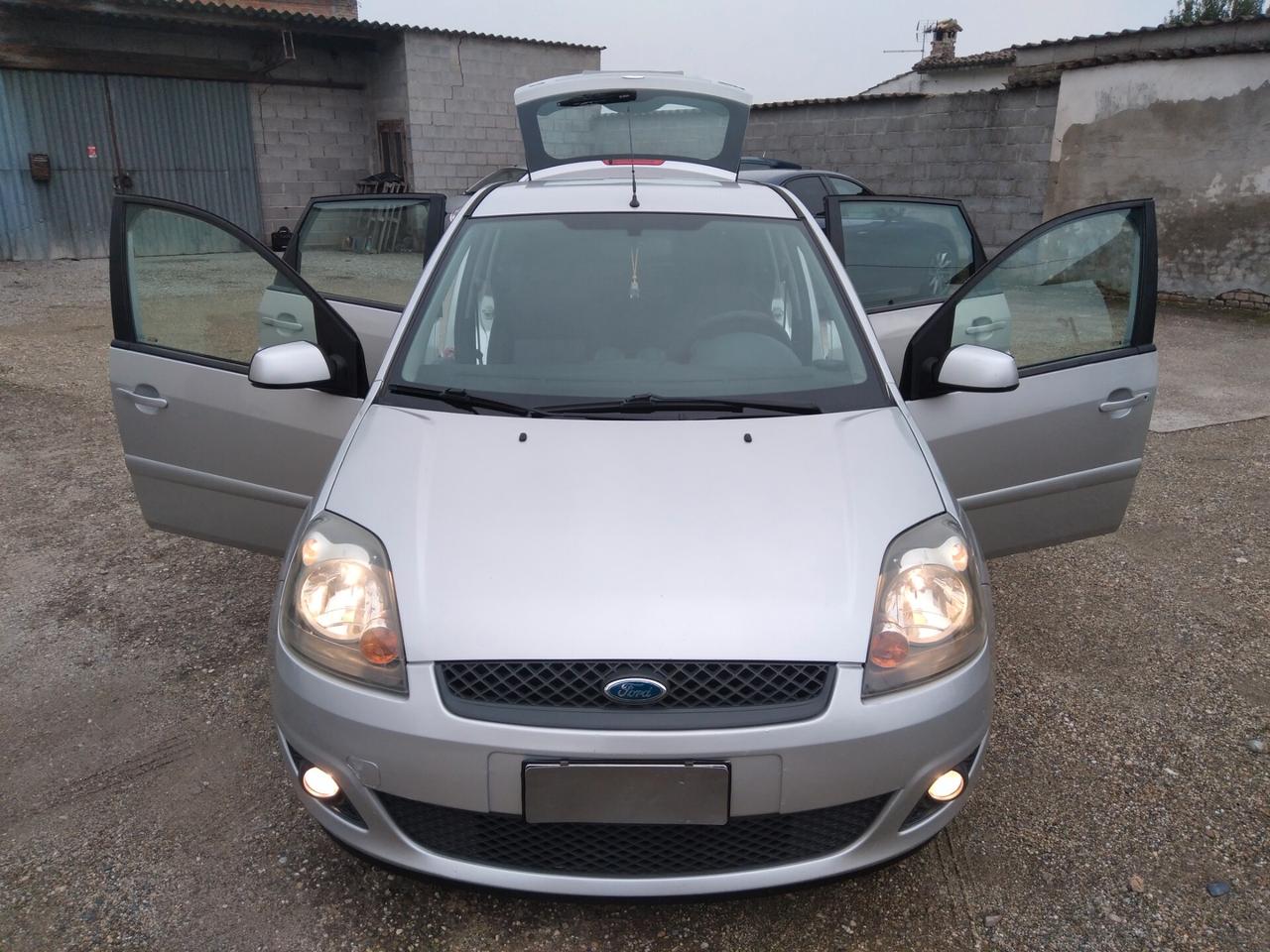 Ford Fiesta 1.4 TDCi 68cv 5p. Ghia x neopatentati