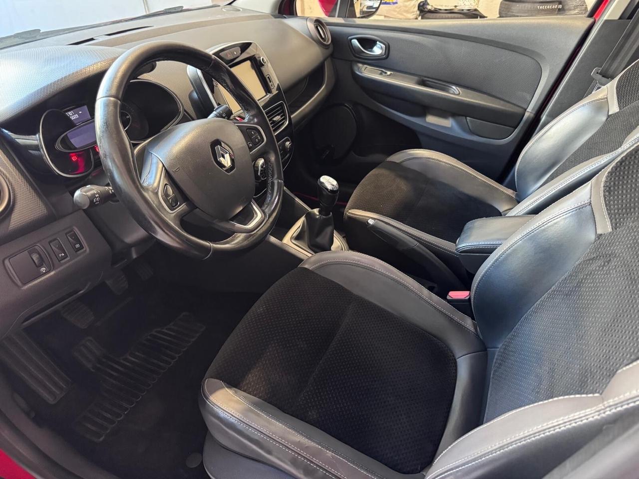 Renault Clio Energy intens euro 6 con gancio di traino