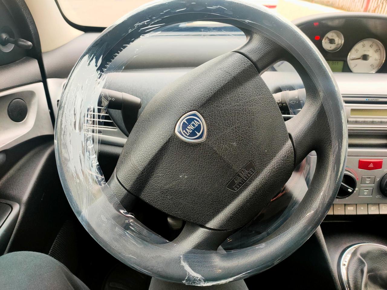 Lancia Ypsilon 1.3 MJT 75 CV Argento