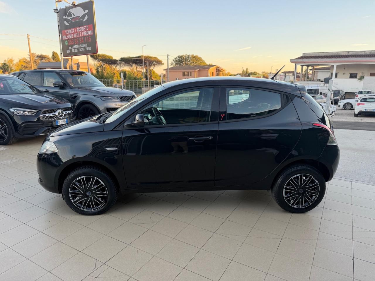 Lancia Ypsilon 0.9 TwinAir 85 CV 5 porte Metano Ecochic Silver