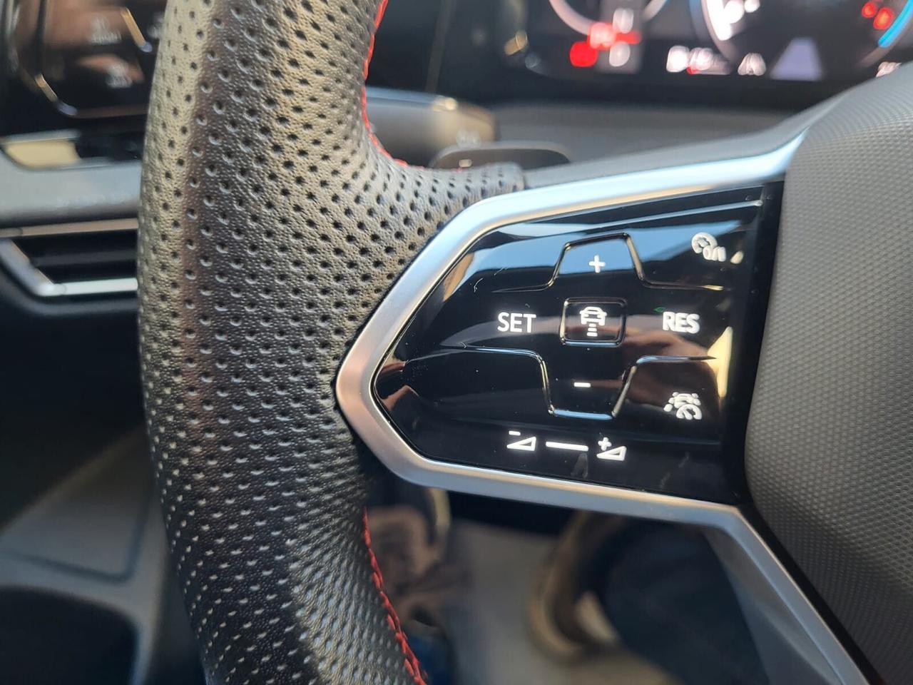 Volkswagen Golf GTI 2.0 DSG 245 CV/PELLE VIENNA / TETTO APRIBILE / FARI IQ...