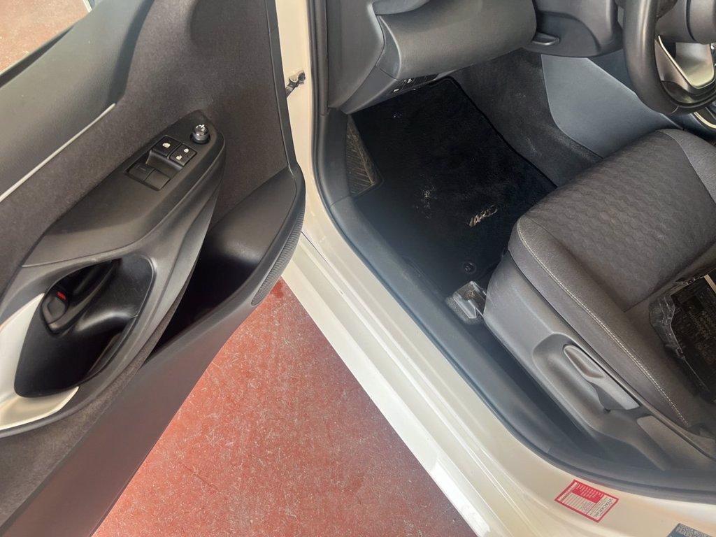 TOYOTA Yaris 1.5h active del 2023