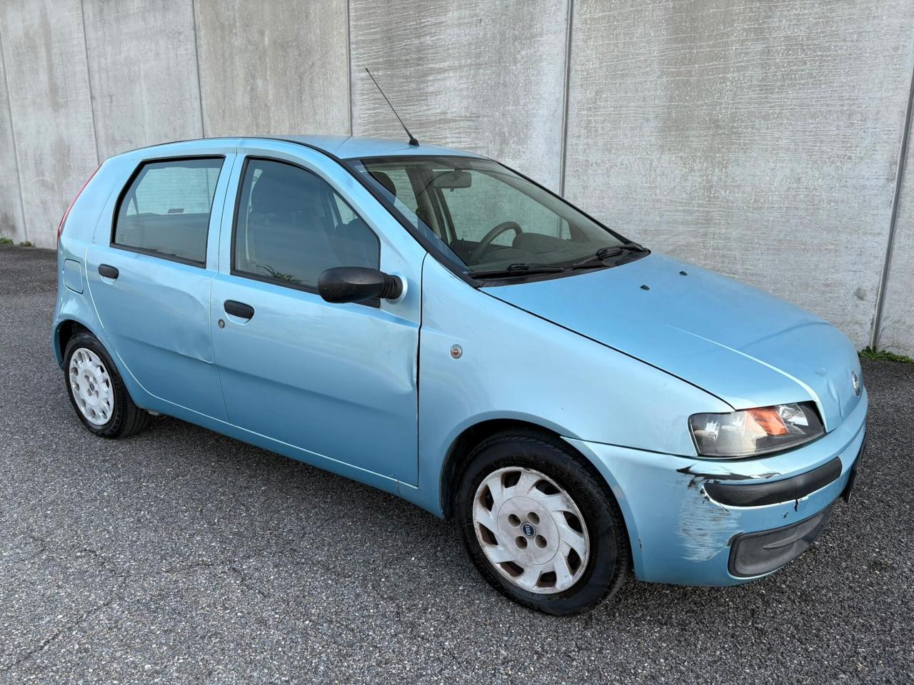 Fiat Punto 1.2i 16V 60cv NEOPATENTATI