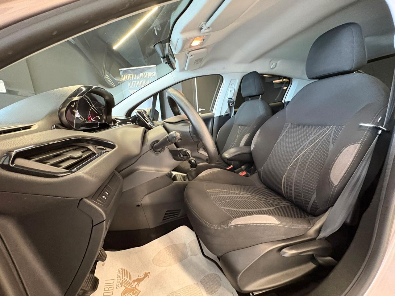 Peugeot 208 1.4 HDi 68 CV 5 porte Allure