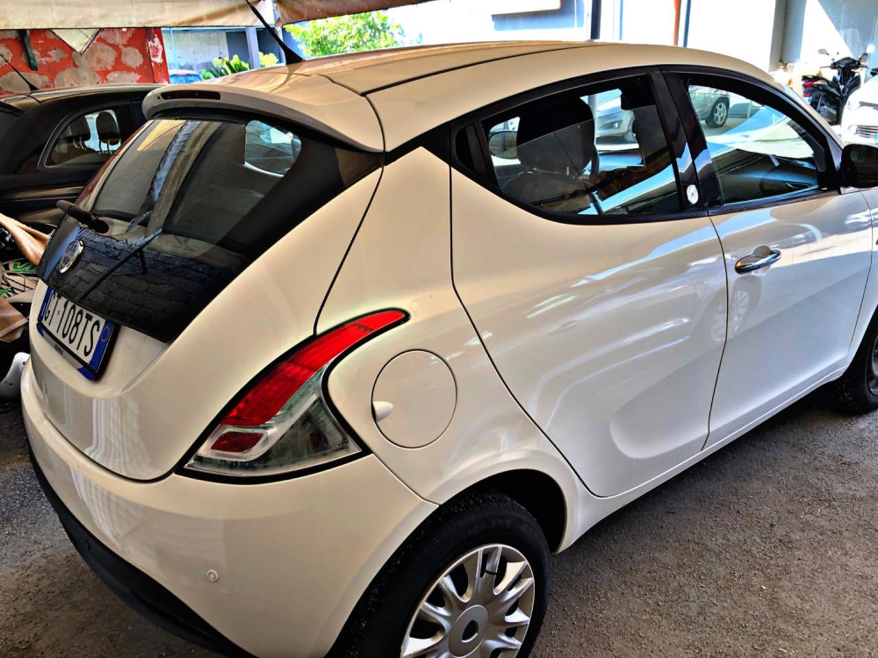 Ypsilon 0.9 85 CV 5 Metano 2014