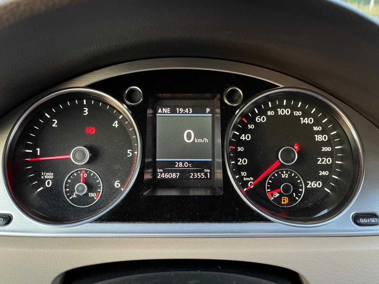 Volkswagen Passat 2.0 TDI DSG Highline - 140 CV