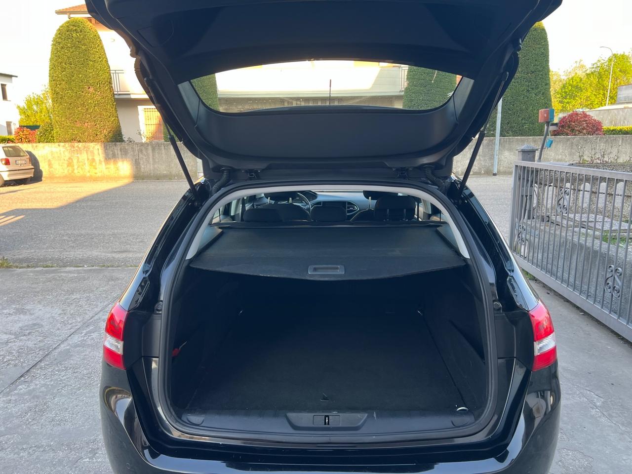 Peugeot 308 1.6 e-HDi Diesel 6MARCE POCHI KM