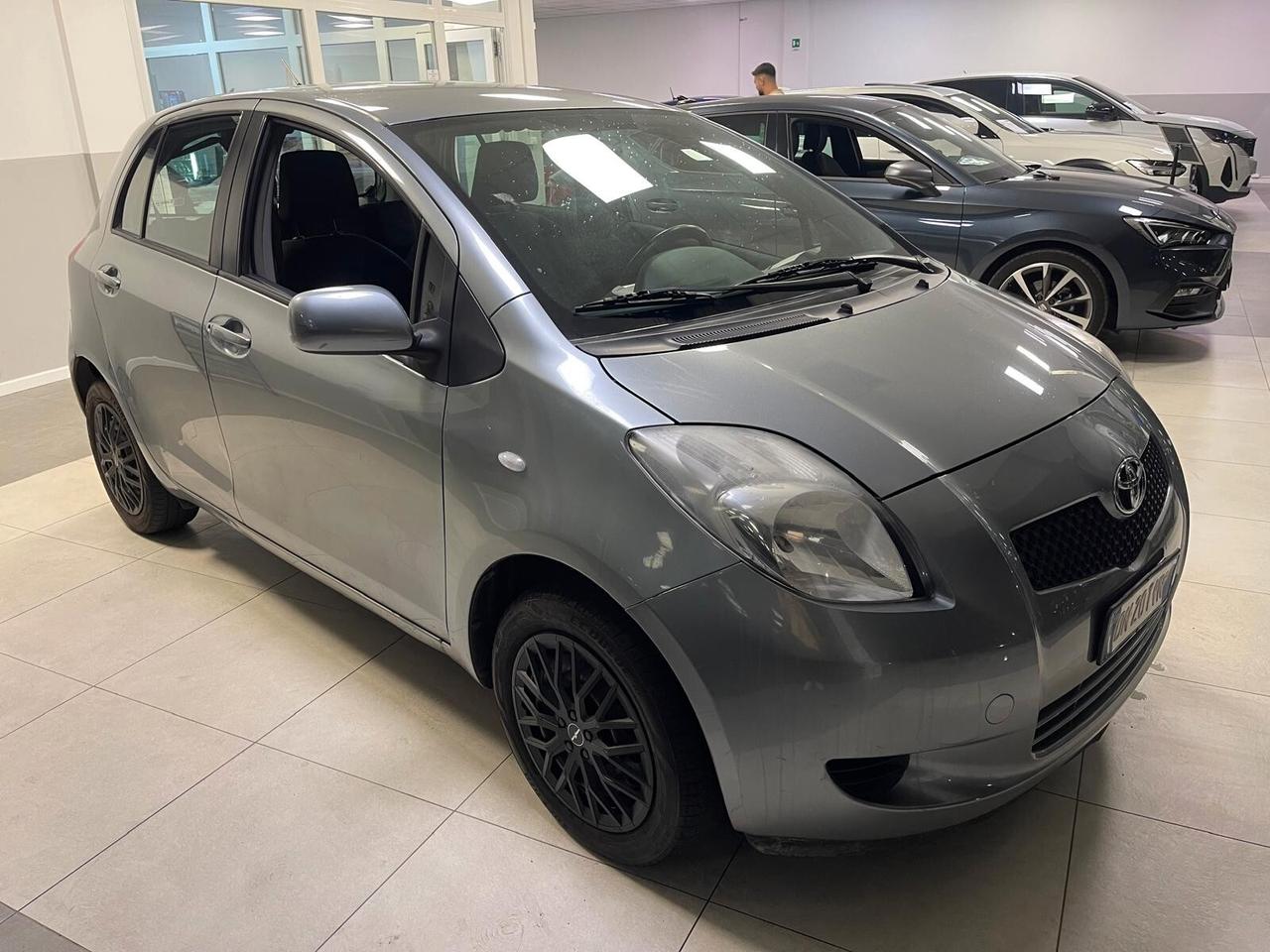 Toyota Yaris 1.0 5 porte Sol