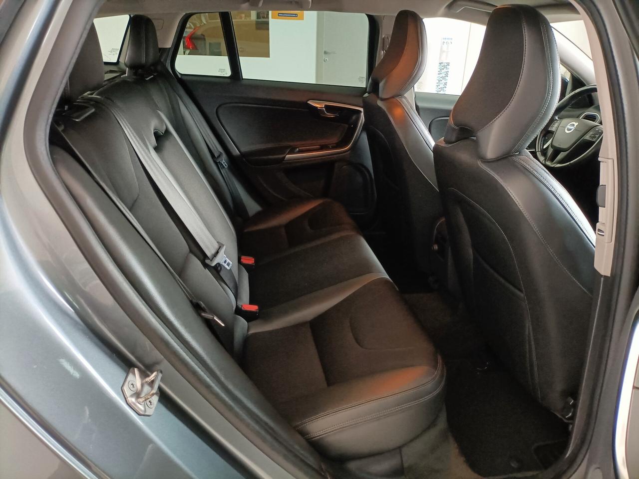 Volvo V60 2.0 D3 150 CV Geartronic R-design - 06/2016