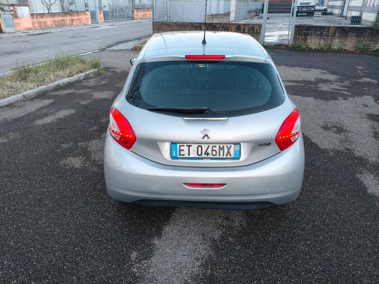 Peugeot 208 1.2 5 porte 2014 SOLO 137.000 KM