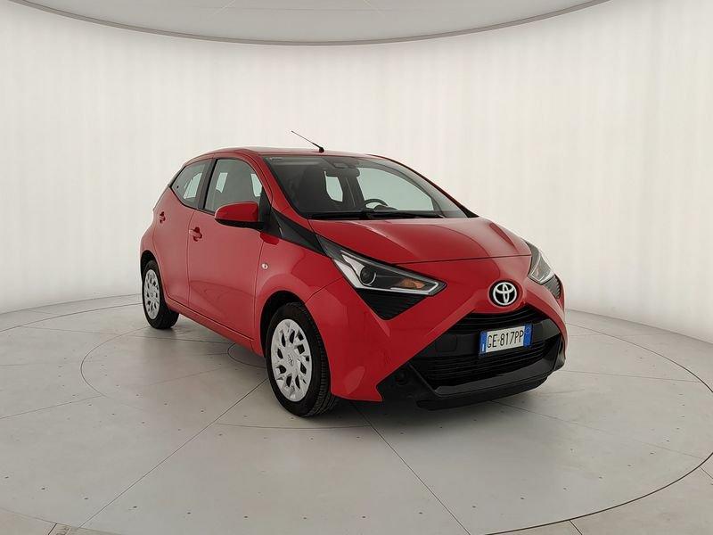 Toyota Aygo Connect 1.0 VVT-i 72 CV 5 porte x-clusiv red pack