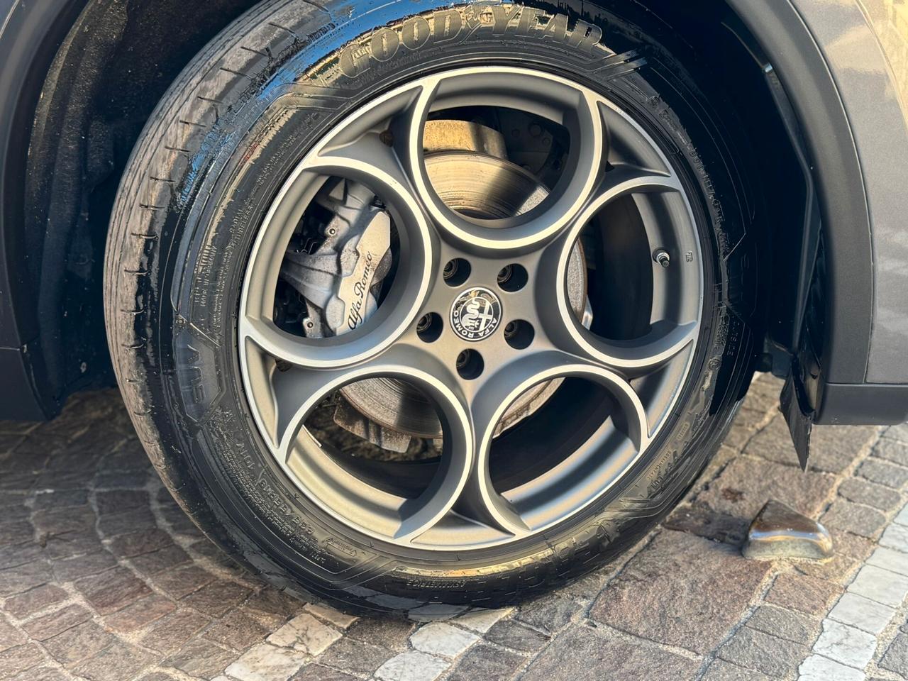 Alfa Romeo Stelvio 2.2 Turbodiesel 160 CV AT8 RWD Competizione