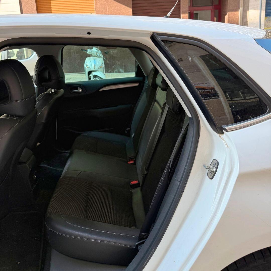 Citroen C4 1.6 e-HDi 110 **CAMBIO AUTOMATICO**