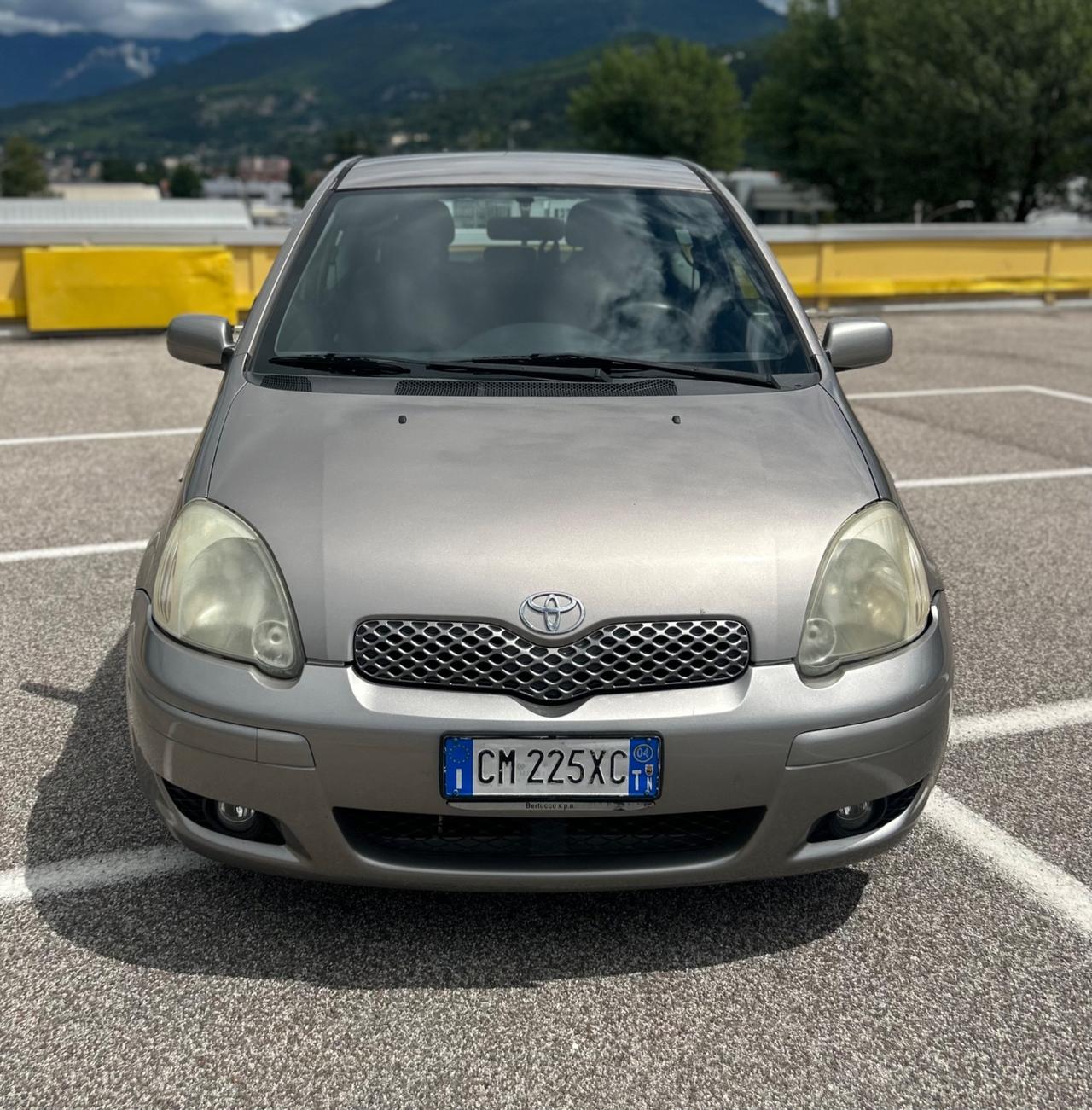 Toyota Yaris 1.3i 16V cat Sol Neopatentati