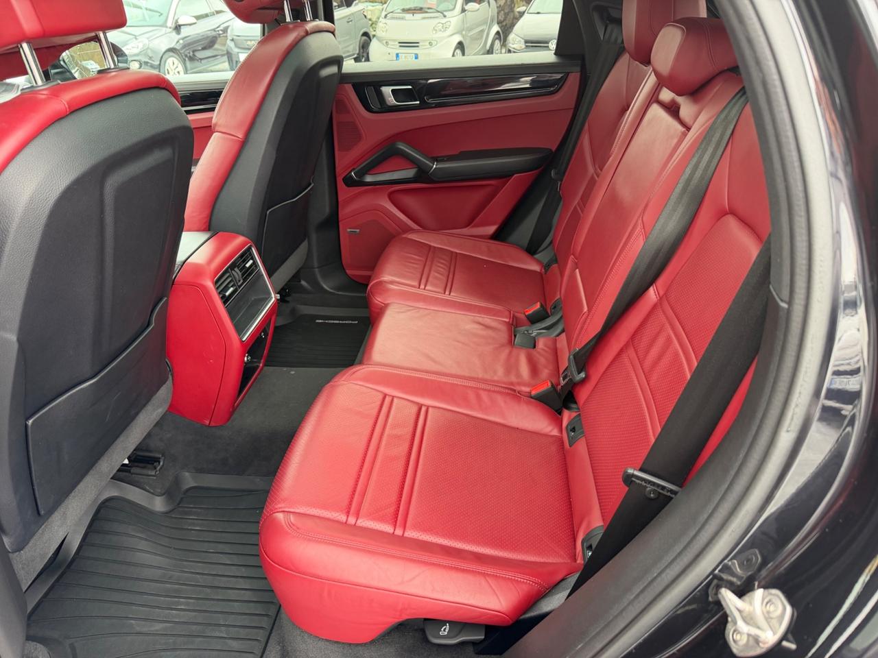 Porsche Cayenne Coupé 3.0 V6 E-Hybrid Platinum Edition