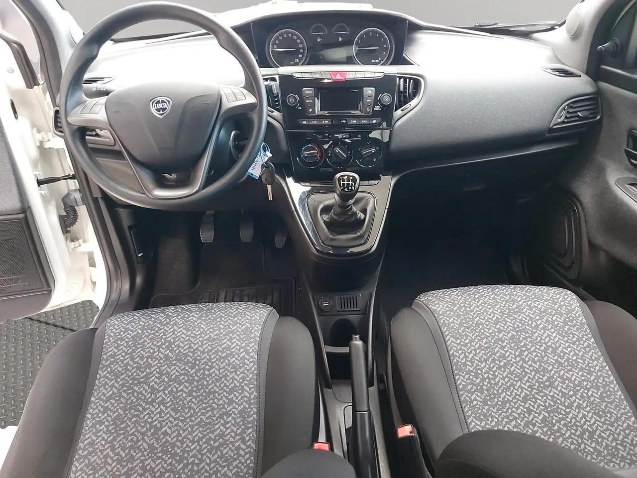 Lancia Ypsilon 1.0 FireFly 5 porte S&S Hybrid Silver