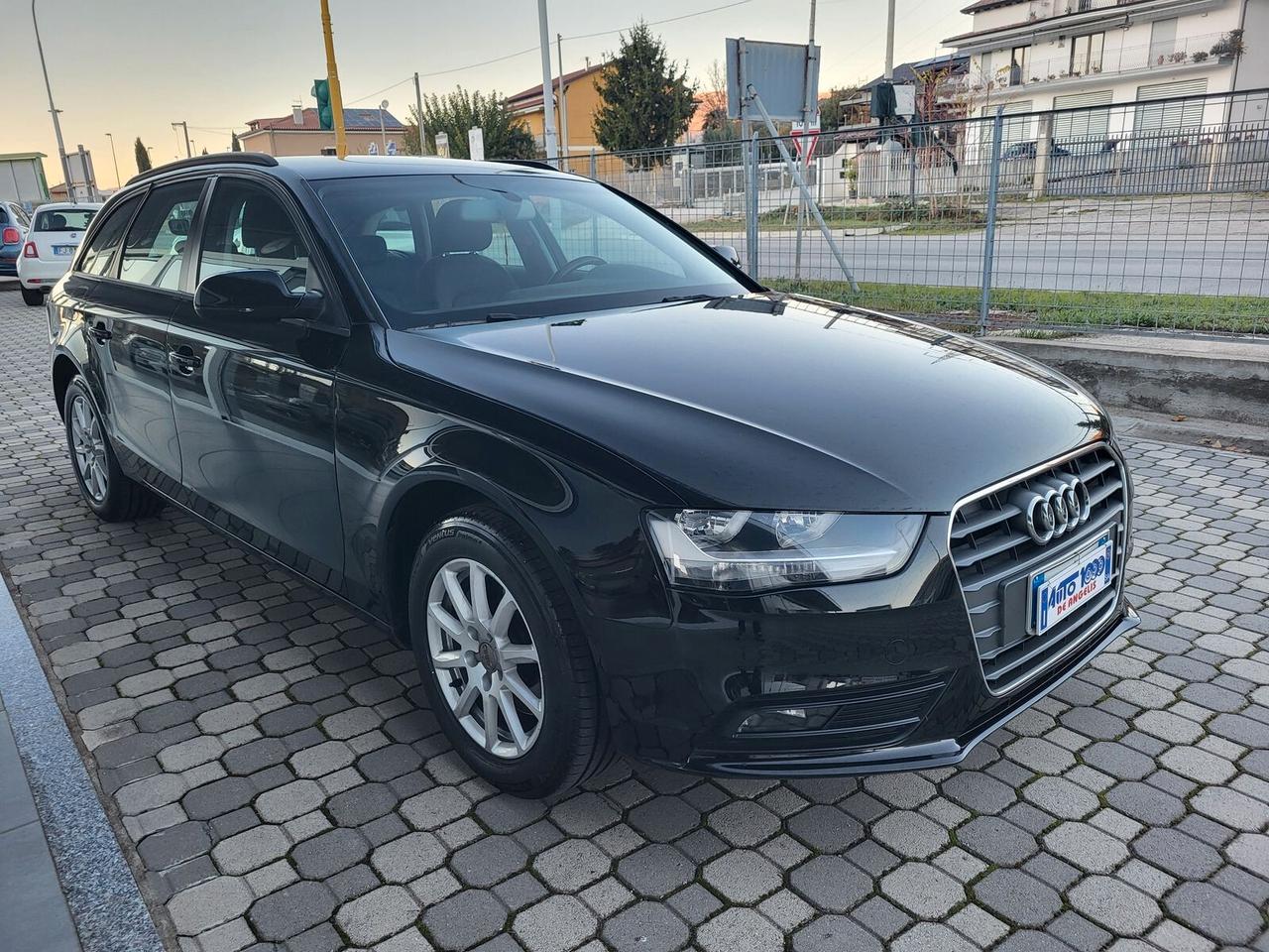 Audi A4 Audi A4 ***RESTYLING*** AVANT 2.0 TDI * CAMBIO MANUALE *