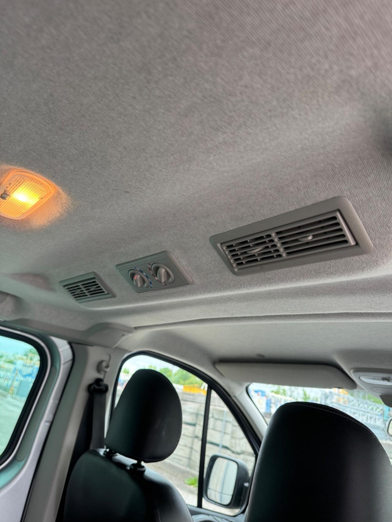 Opel Vivaro 9 posti